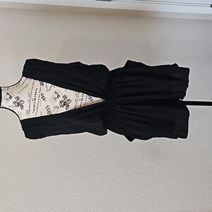 NWOT- Ava+Esme - Deep front & back v-neck Romper w- Pockets